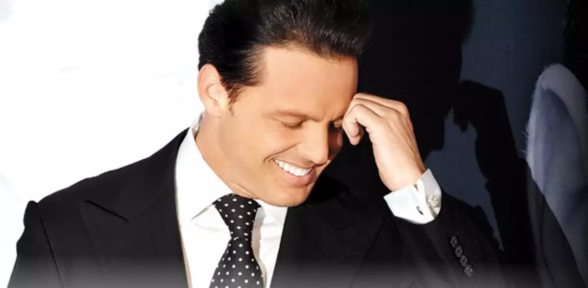 Luis Miguel nació en el Hospital de San Jorge de Santurce, Puerto Rico, tiempo después se nacionalizaría mexicano.