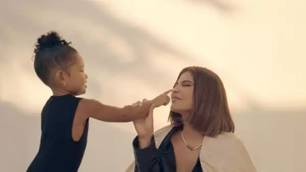 Stormi y Kylie Jenner