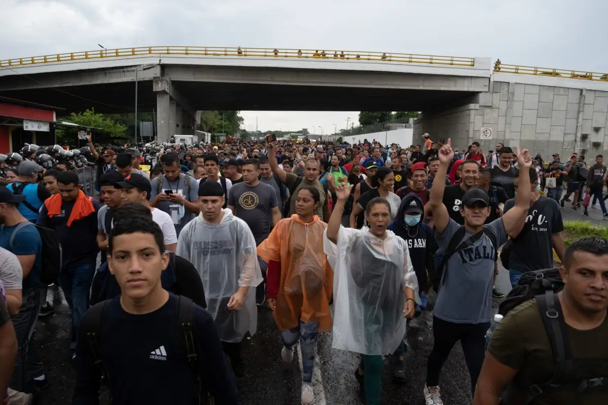 Inédita caravana migrante avanza hacia EU