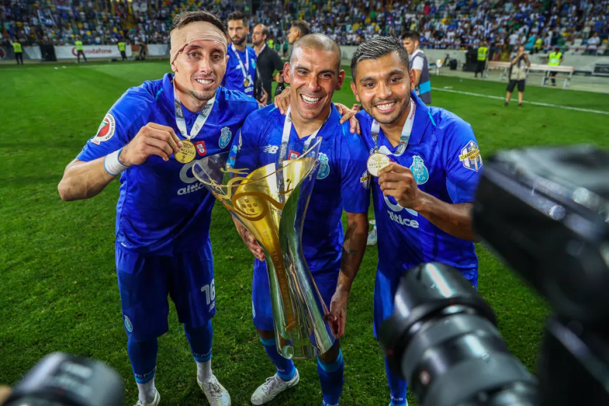 Héctor Herrera Jesús Corona 