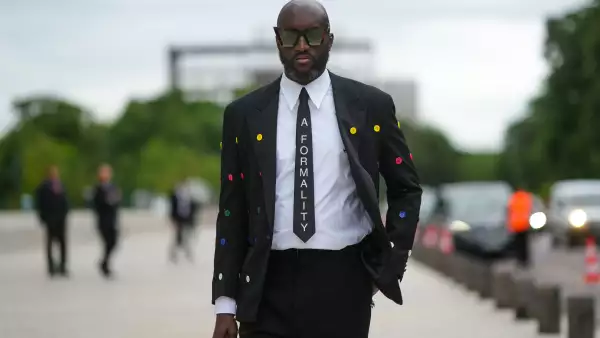 Street Style - Paris Fashion Week - Haute Couture Fall/Winter 2021/2022 : Day One