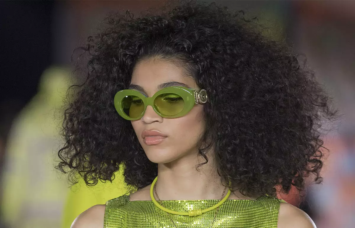 VERSACEs22-pelo chino-pelo rizado-chinos-rizos-cabello-shampoo-acondicionador-mascarilla.jpg