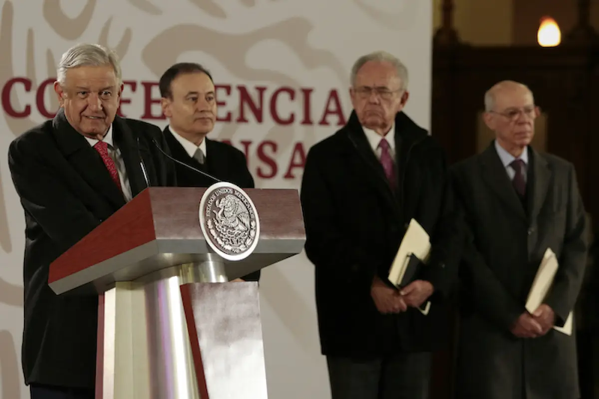 Andrés Manuel López Obrador y miembros de su gabinete