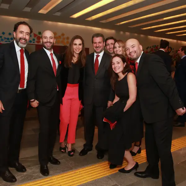 CENA EN ROJO