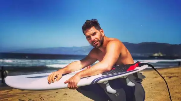 Arap Bethke en la playa