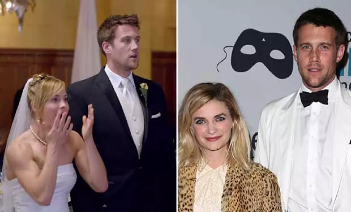 A diferencia de la novia, él no parece nada entuciasmado por la idea, ¿será porque no es su verdadera esposa?