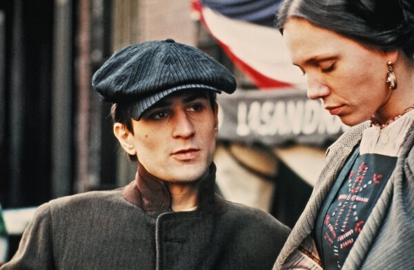 Robert De Niro como Vito Corleone en El Padrino II
