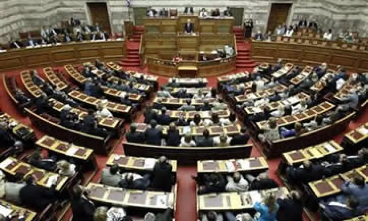 El primer ministro griego, George Papandreou, durante la sesión del parlamento en Atenas. (Foto: Reuters)