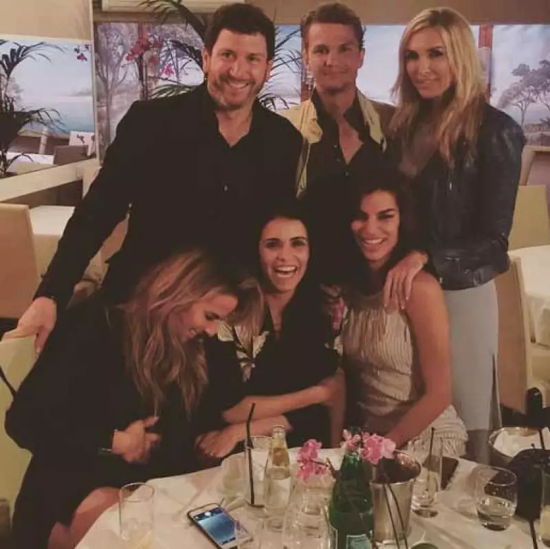 La actriz y la empresaria están en Francia, desde donde han compartido divertidas imágenes juntas de su viaje y sus encuentros con grandes amistades.