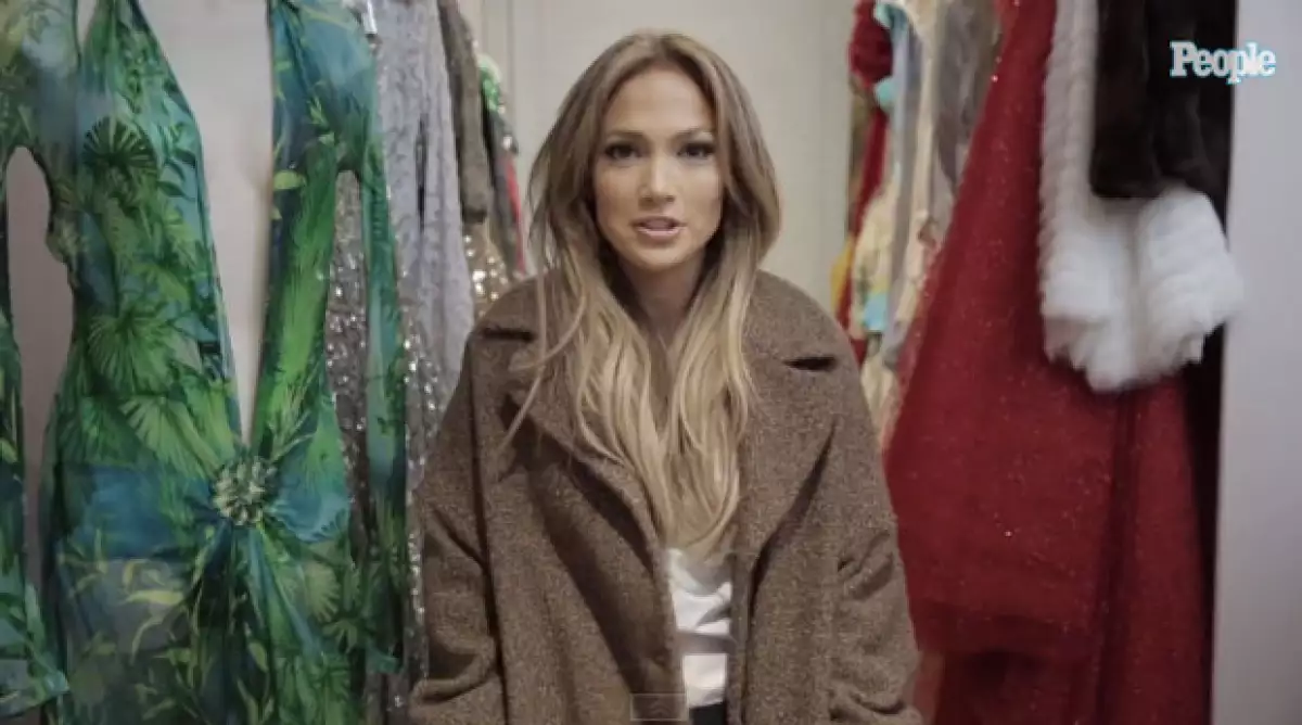 La artista abre las puertas de su residencia en Los Àngeles para People, donde sus hijos Emme y Max aparecen junto a ella después de que lo hicieran para la publicación cuando eran recién nacidos.