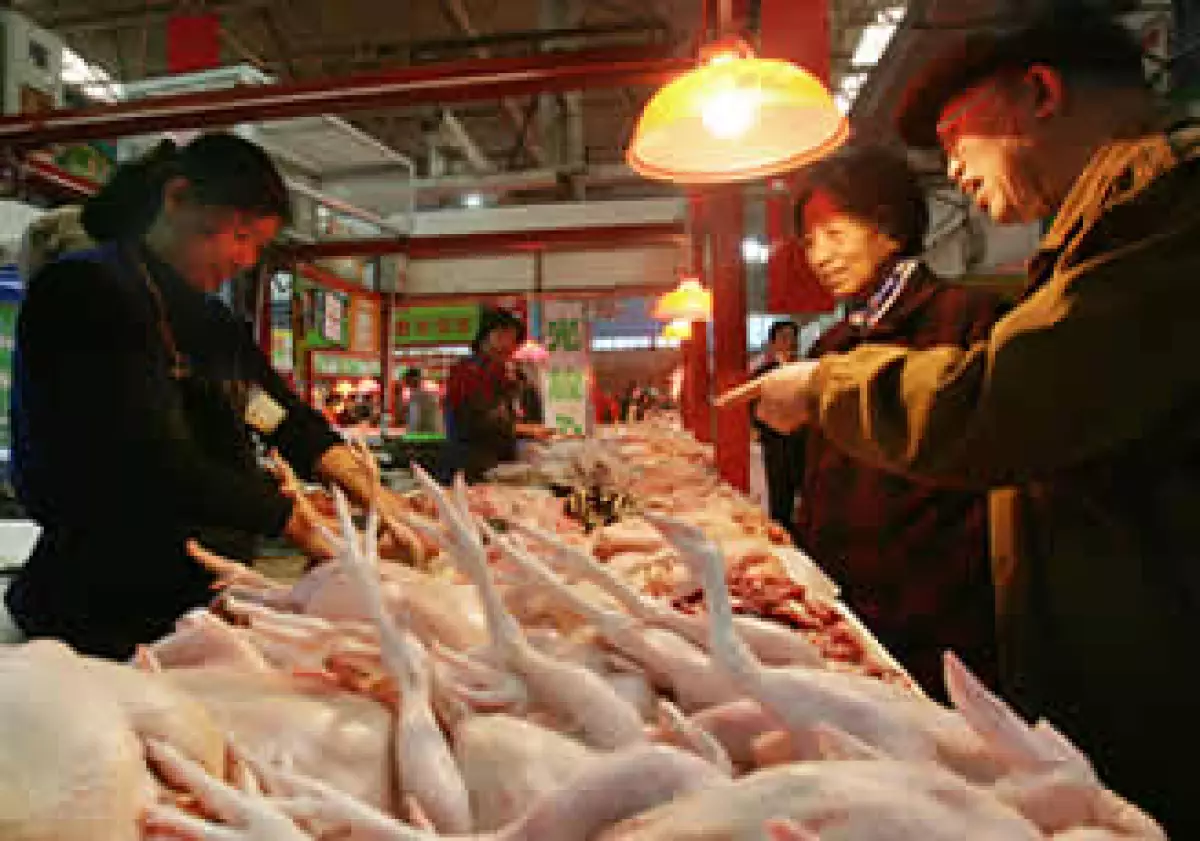 En la sociedad china las familias pobres destinan casi la mitad de sus ingresos a la compra de alimentos. (Foto: AP)