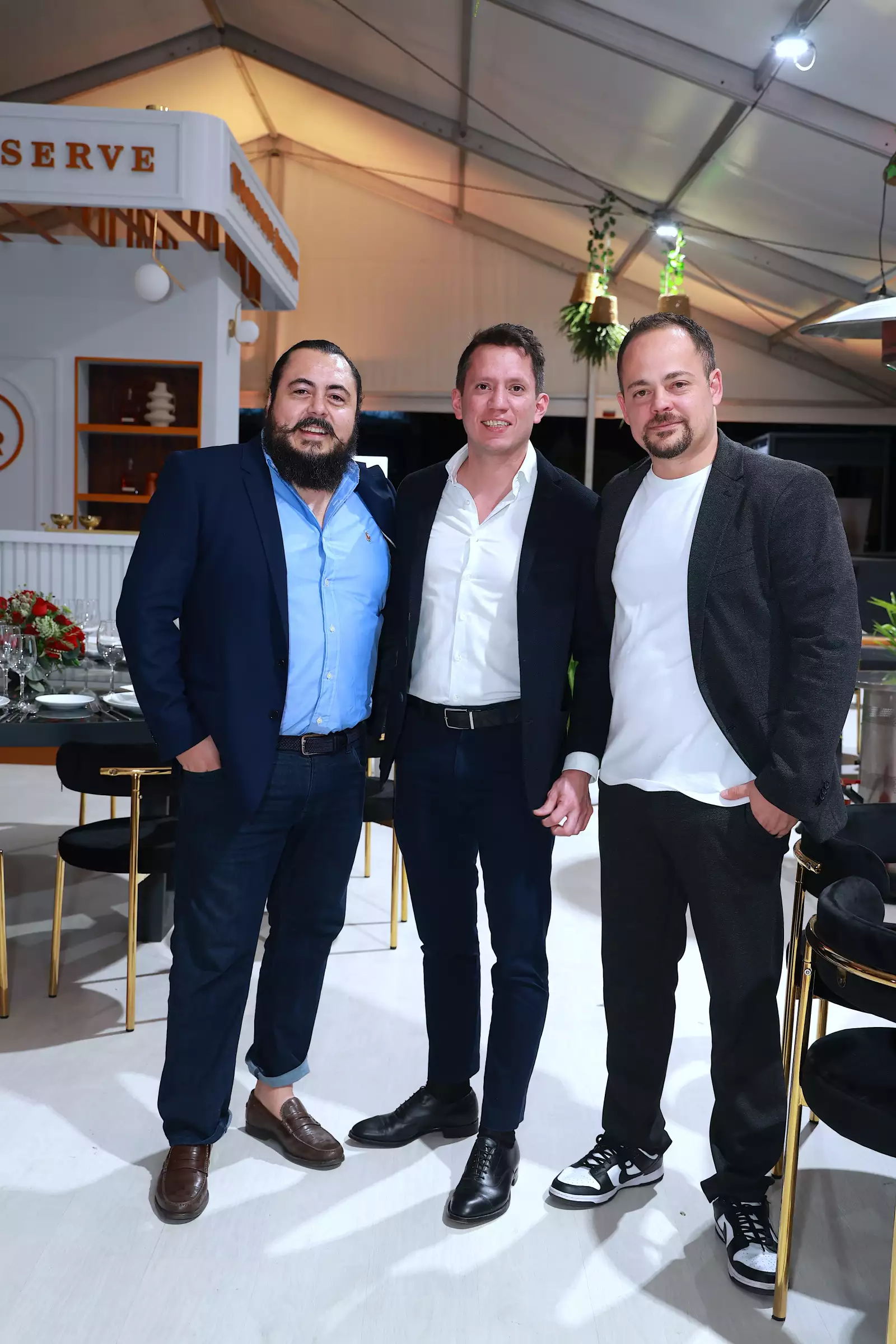 Enrique Casarrubias, Indra Carrillo Perea y Roberto Alcocer  ( l