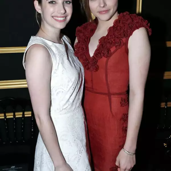 Chloe Moretz y Emma Roberts.