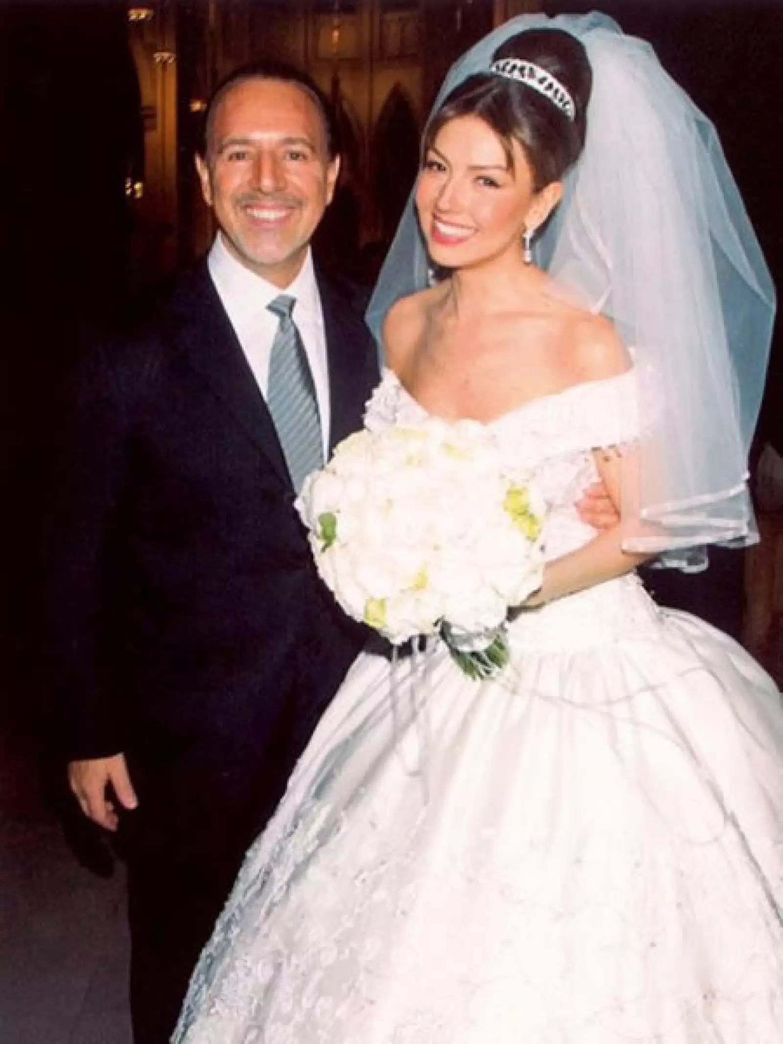 En el 2000 se dio la noticia de que Thalía y Tommy se casarían el dos de diciembre en Nueva York y así fue.
