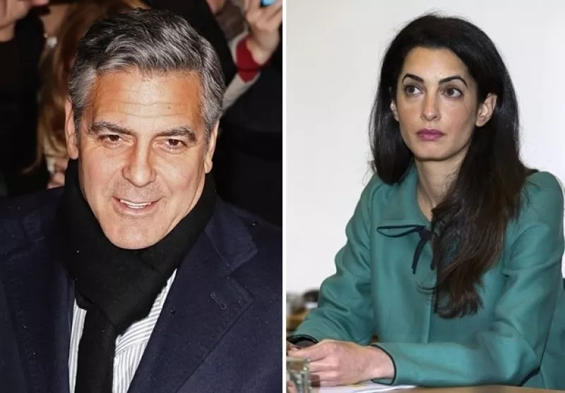 Los futuros esposos reunieron a varios amigos, entre ellos Bono y Cindy Crawford, en un restaurante; algunos invitados cantaron karaoke.