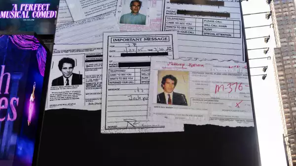 Una valla publicitaria en Times Square pide la publicación de los archivos de Epstein el 23 de julio de 2025 en la ciudad de Nueva York.