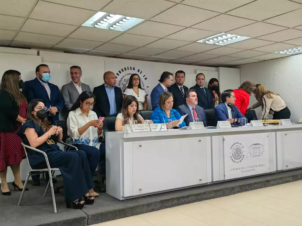 Diputados panistas en conferencia