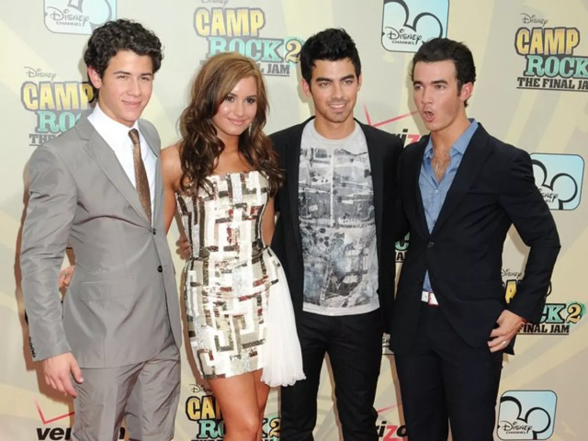 The Jonas Brothers, ya sea de gira o en premiere de la pelicula Camp Rock 2, no dejan de trabajar y de divertirse