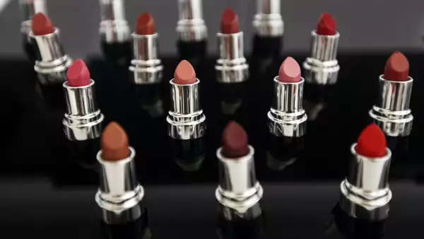 (Exhibidor de lápices labiales Avon)
