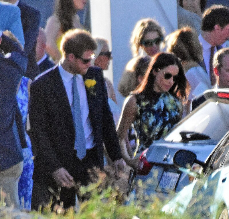 Meghan Markle y el príncipe Harry en Jamaica en la boda de Tom Inskip.
