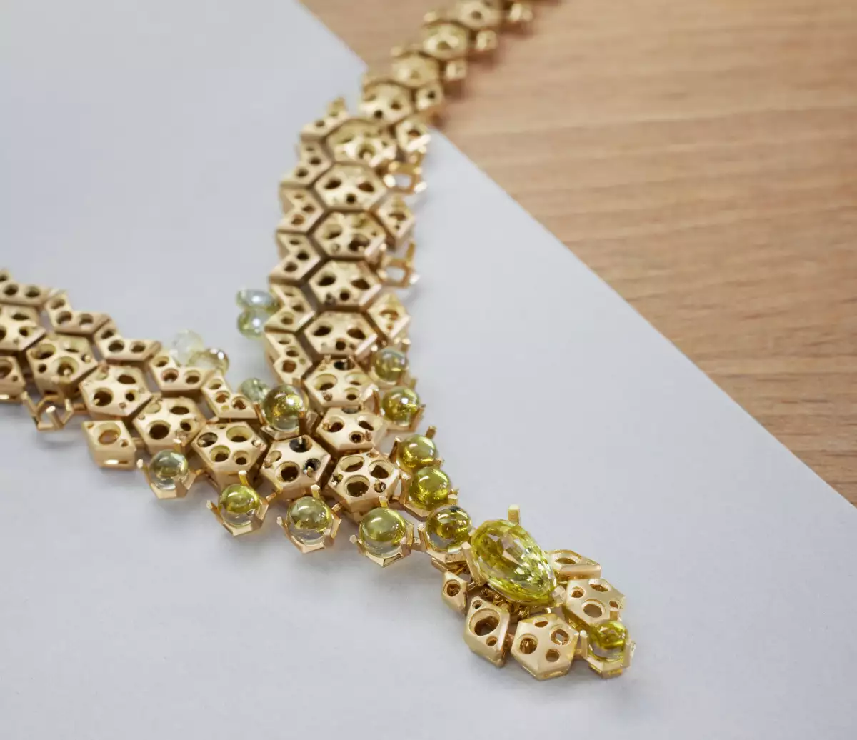 Melis collier 2 credits ©️ Cartier.jpg