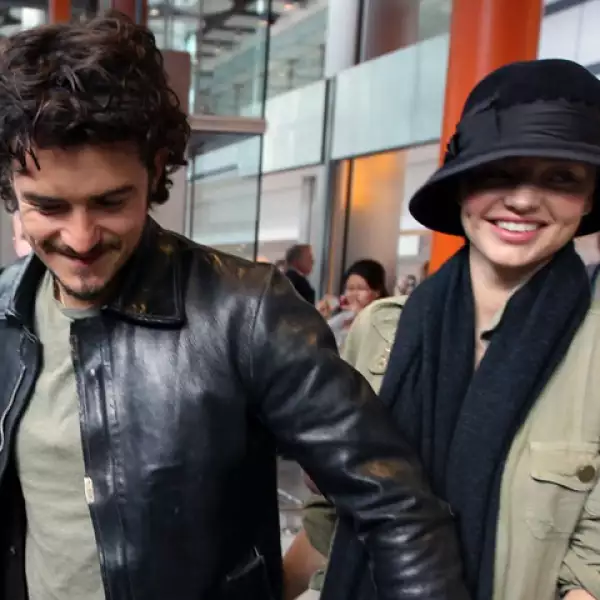 Miranda Kerr y Orlando Bloom acaban de tener un bebé, están más felices que nunca pues es una muestra más de su amor.