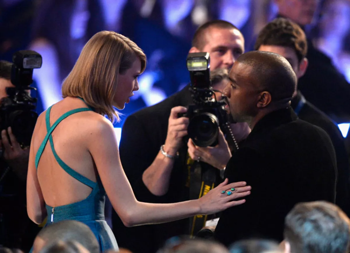 Taylor se mostró interesada en la conversación que mantuvo con el rapero.
