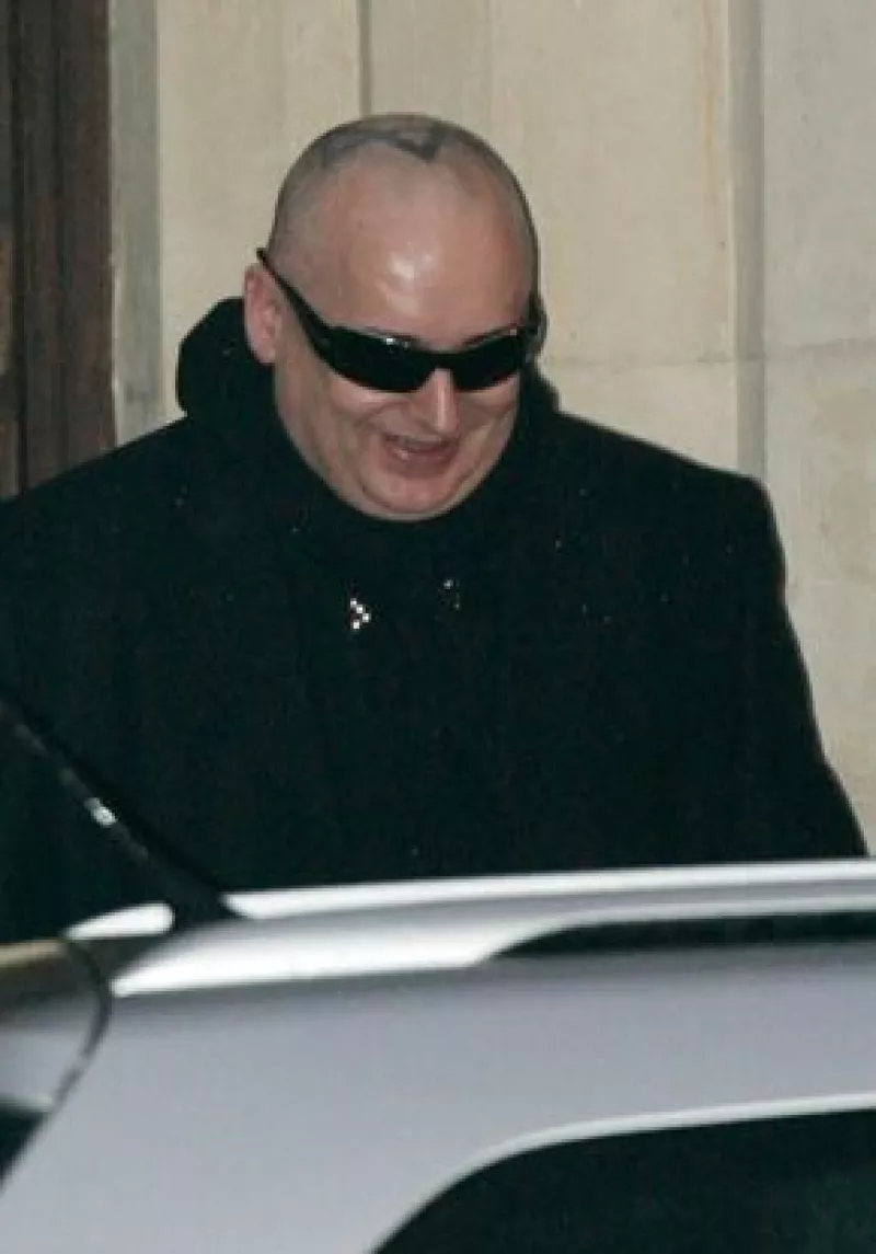 El cantante es acusado de privar de la libertad a un hombre y de golpearlo.