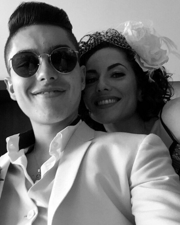 Sergio Mayer con su mamá Bárbara Mori, en el día de su boda.
