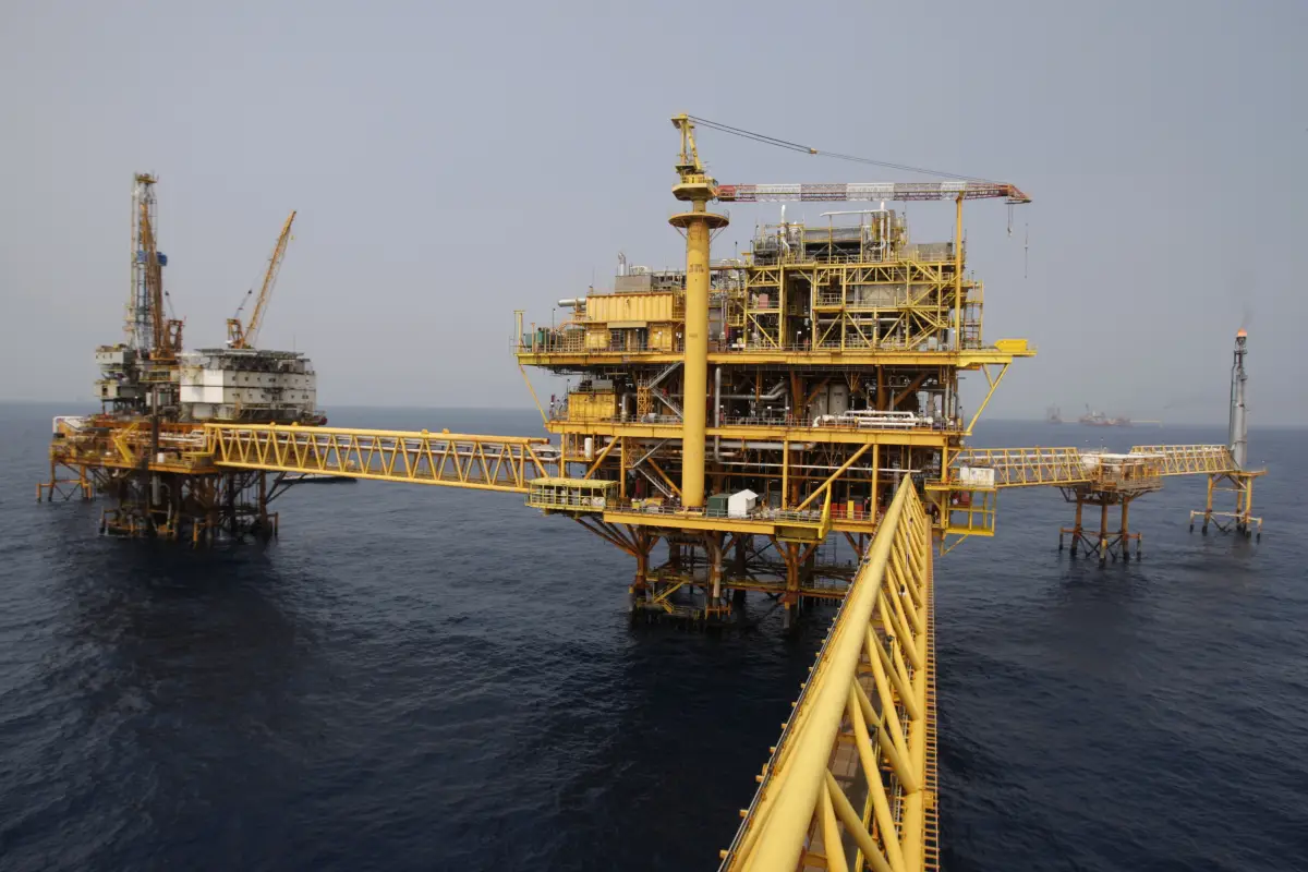 Pemex planteará a su consejo de administración la primera asociación "farm out" con otras empresas para desarrollar el campo Trión en aguas profundas del Golfo de México.