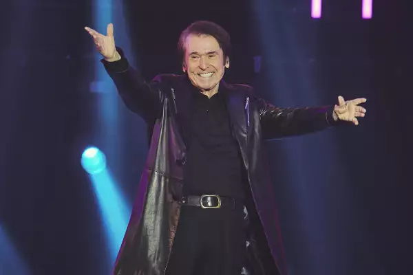 "Mas Fuertes Que El Volcan" Concert In Madrid