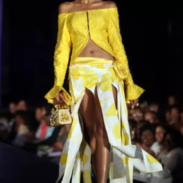 Ada de la Cruz, de República Dominicana, ulilizó el mismo modelo de top que la húngara, sólo que la caribeña lo combinó con una falda larga abierta.