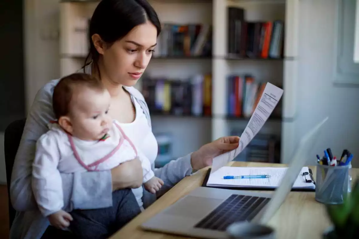 Mujer investigadora y madre de familia