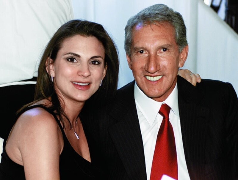 Montiel y Maude estuvieron casados de 2002 a 2008, desde entonces ella vive en Francia.