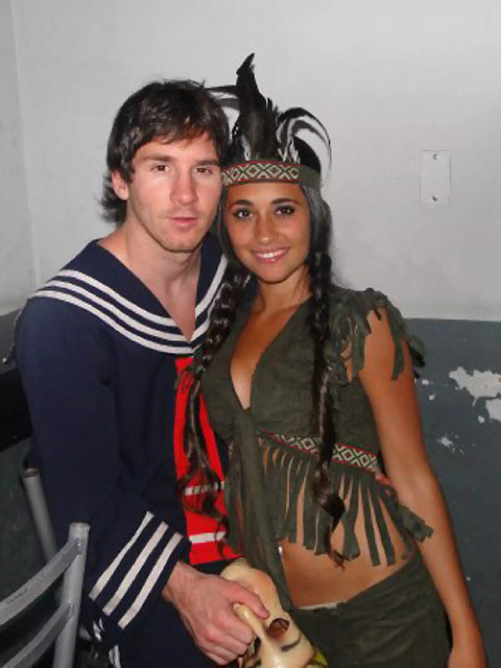 ¿Qué tal disfrazados de Quico y Pocahontas?