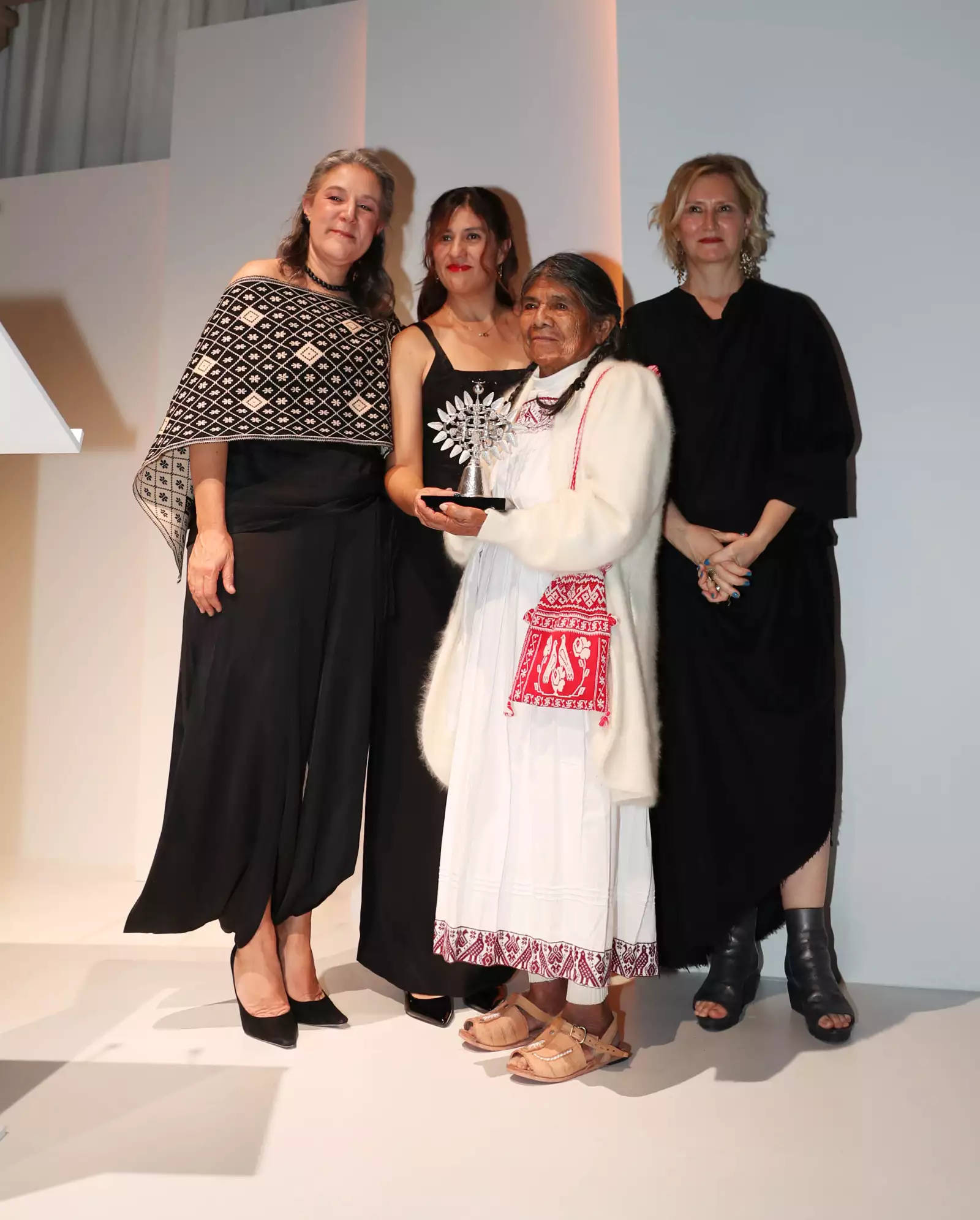 GALA MUSEO KALUZ POR DIOR