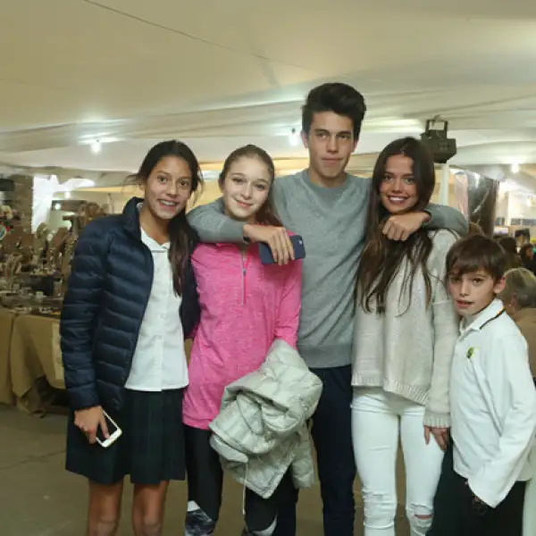 Lucía Romano, Mariana Zepeda, Irving Romano, Fernanda Romano y Miguel Romano