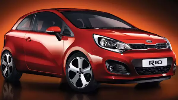 Kia Rio es un auto ligero que pesa 1,100 kilos