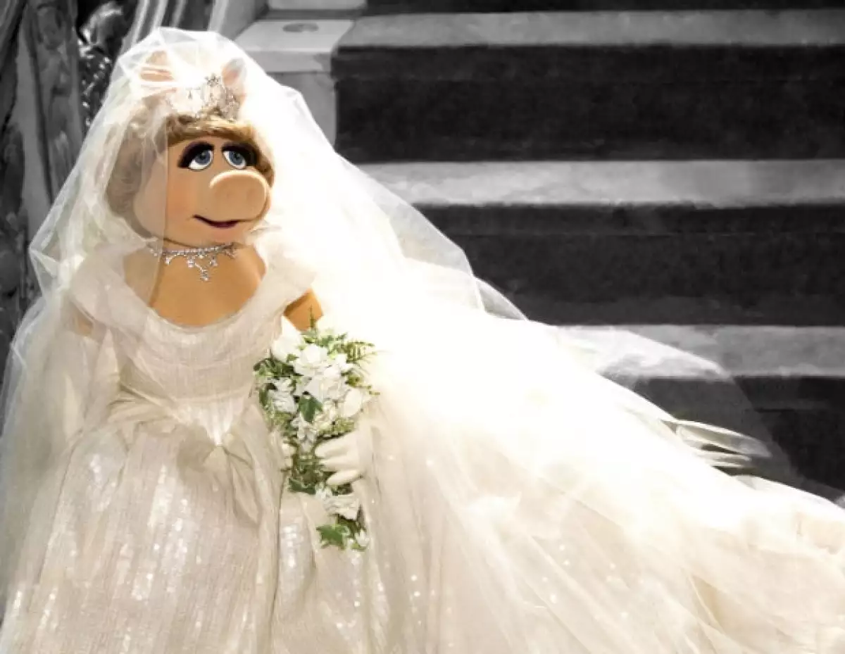 Todo parece indicar que la protagonista de The Muppets se casa, pues recurrió a la reconocida diseñadora para confeccionarle el modelo.