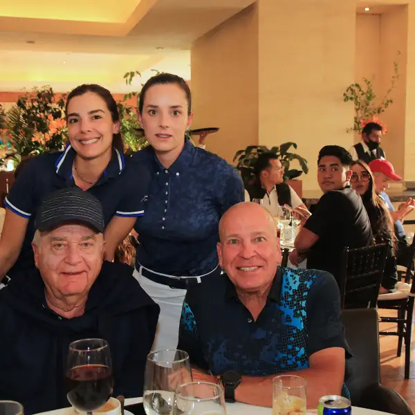 Verónica Antillon , Natalia y Roberto Isaac con Jorge Padilla 