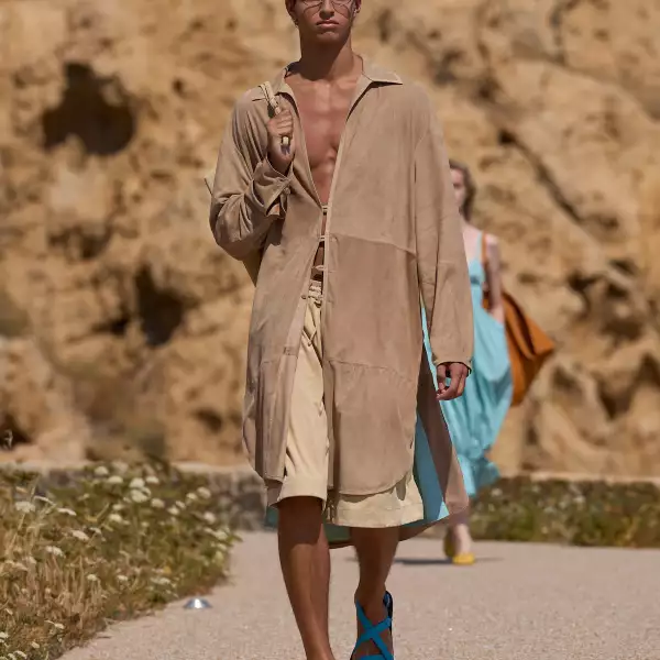 Jacquemus PO S27 004.jpg
