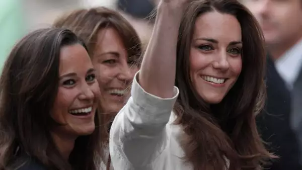 Medios aseguran que la sobreprotección de la madre de la duquesa de Cambridge sobre ella y su hermana Pippa es evidente.