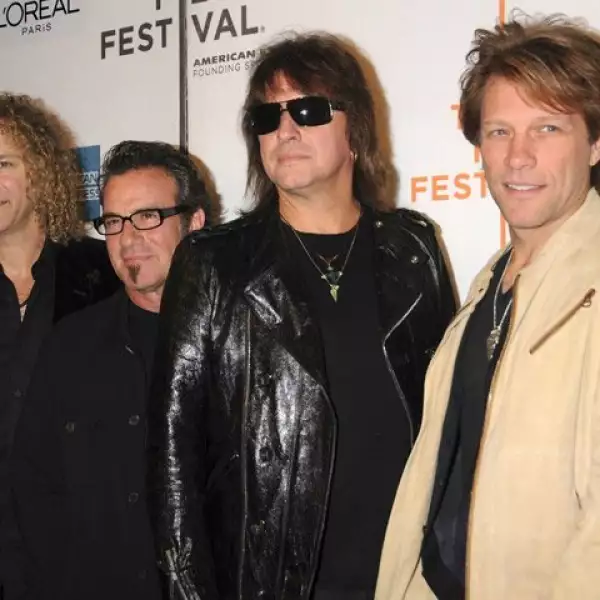 La lagendaria banda de rock Bon Jovi está en el noveno puesto con 50 millones.