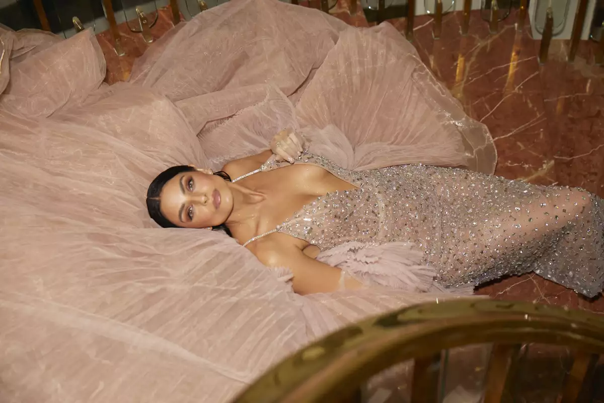 Aislinn Derbez en los premio platino 