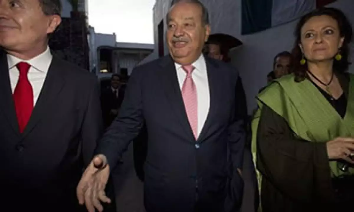 Las firmas de Carlos Slim en Brasil combinarán sus productos para competir en el mercado brasileño. (Foto: AP)