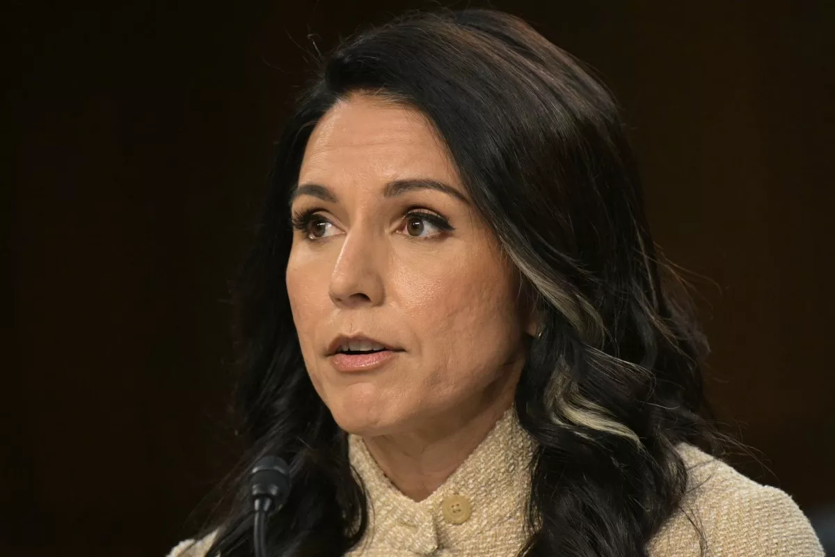 El director de Inteligencia Nacional de Estados Unidos, Tulsi Gabbard, testifica durante una audiencia del Comité de Inteligencia del Senado para examinar amenazas mundiales, en el Capitolio en Washington, DC, el 18 de marzo de 2026.