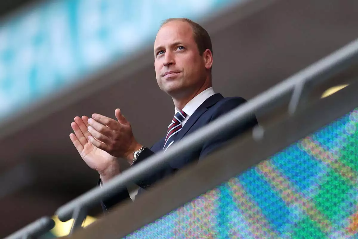 El príncipe William, Presidente de la asociación de futbol, acudió solo al partido de semifinal de la Eurocopa entre Inglaterra vs. Dinamarca.