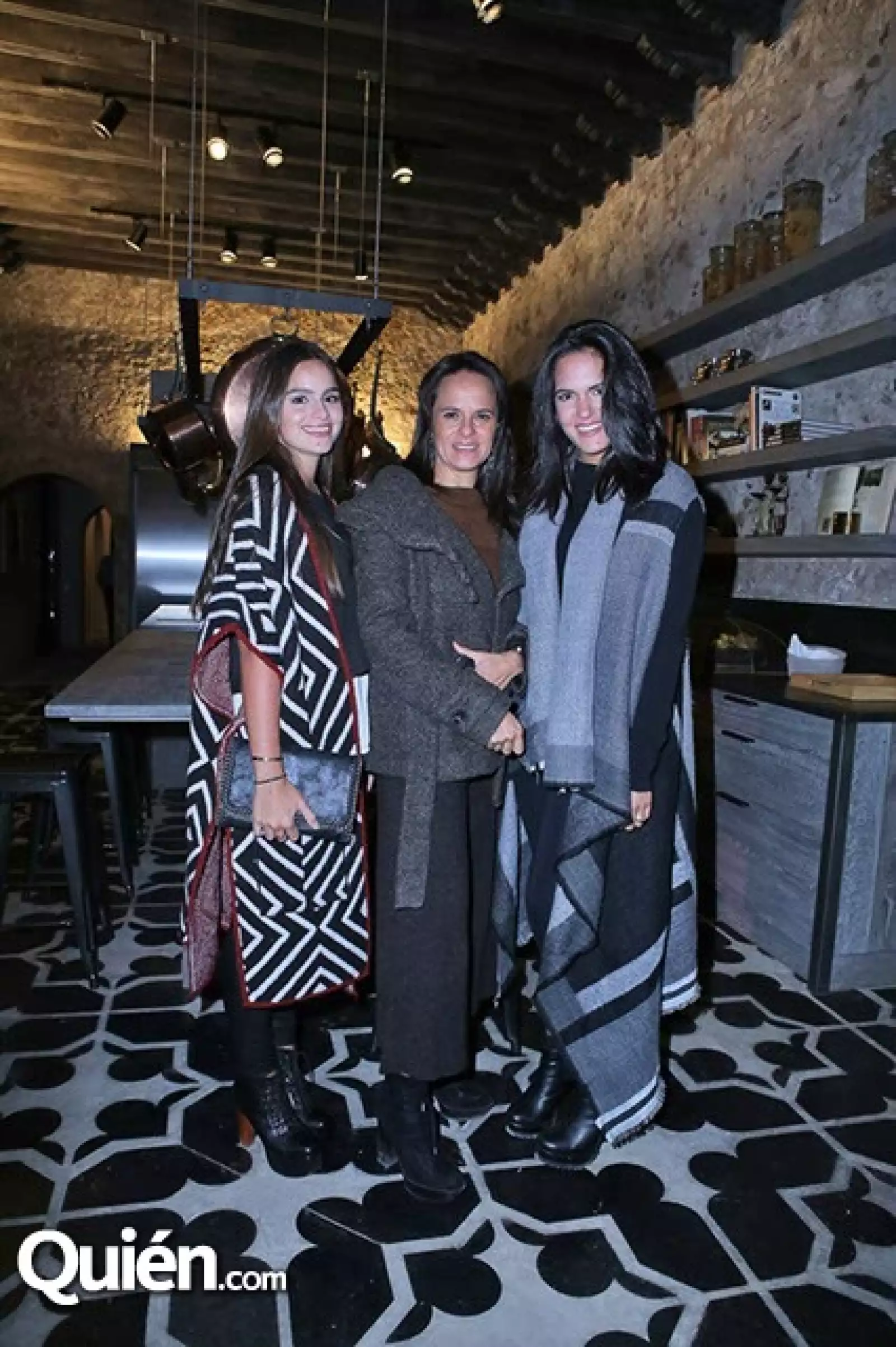 Valentina Luna con Mago y Alexa Figueroa