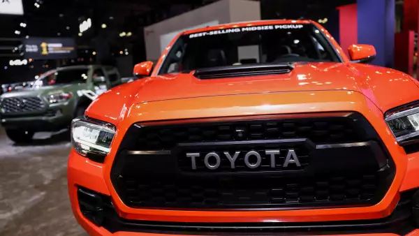 ¿Qué tan real es la amenaza de Trump sobre los aranceles "terribles" a autos mexicanos?