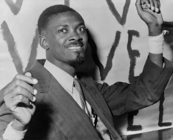 El líder independentista congoleño Patrice Lumumba (1925 - 1961), en su hotel de Bruselas, Bélgica, donde asistirá a una conferencia redonda sobre el futuro del Congo, el 27 de enero de 1960.